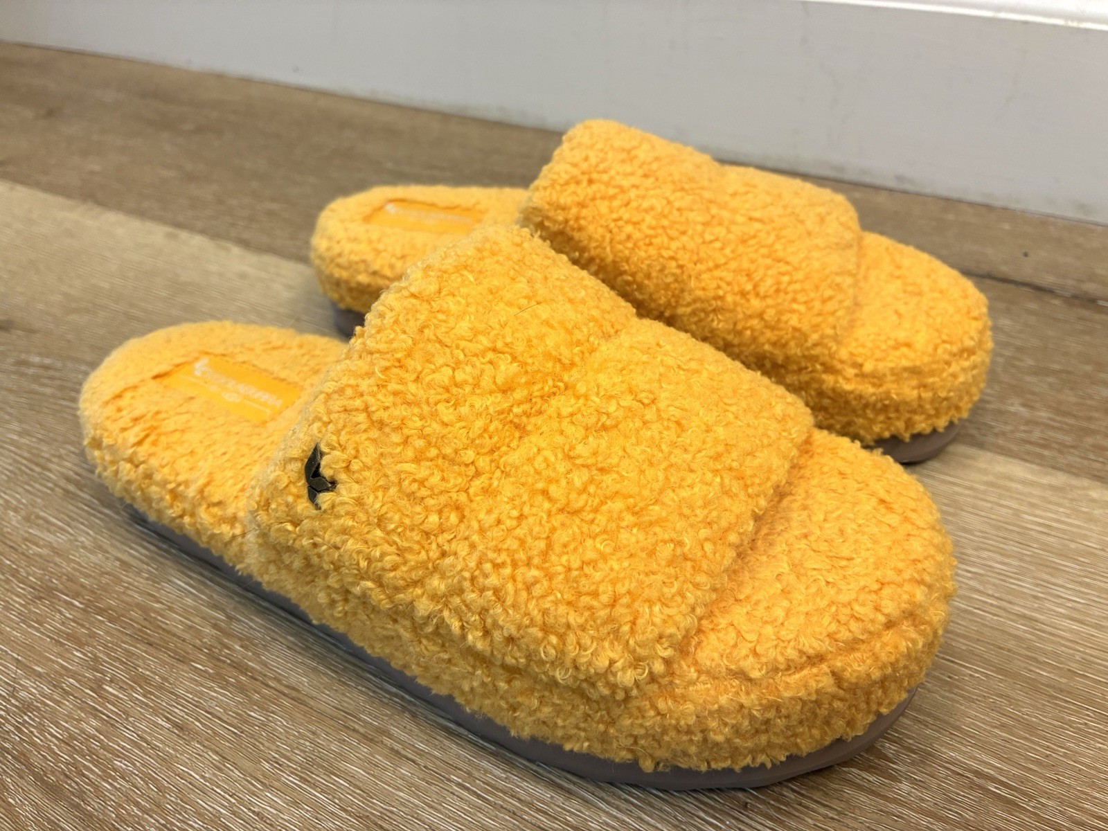 PANTOFOLA D’ORO Koolaburra By UGG Peachee comode ciabatte gialle scarpe da donna US9 EU40