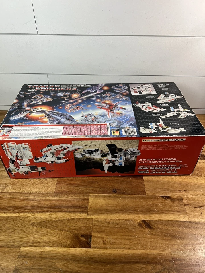 Metroplex Complete w/ Box 1985 Vintage G1 Transformers Figure Rubber Tires - Image 2 of 4