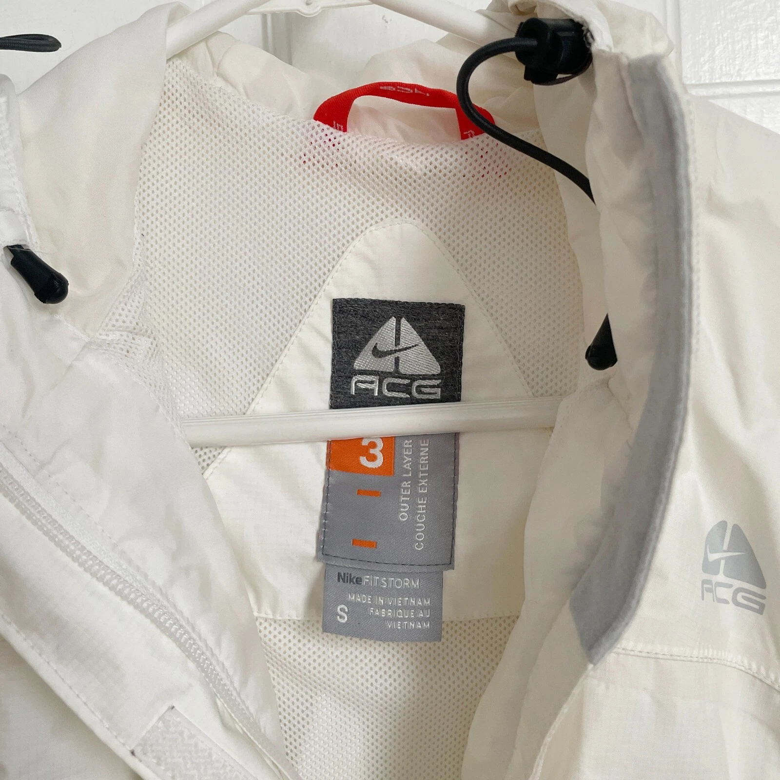 OFF WHITE Giacca con cappuccio Nike ACG Windbreaker FITSTORM 3 strato esterno vintage off bianca cerniera S