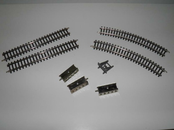 2 VIAS RECTAS 2 VIAS CURVAS  MARKLIN TIPO K + 3 REGLETAS Y TOPE DE VIA ESCALA H0
