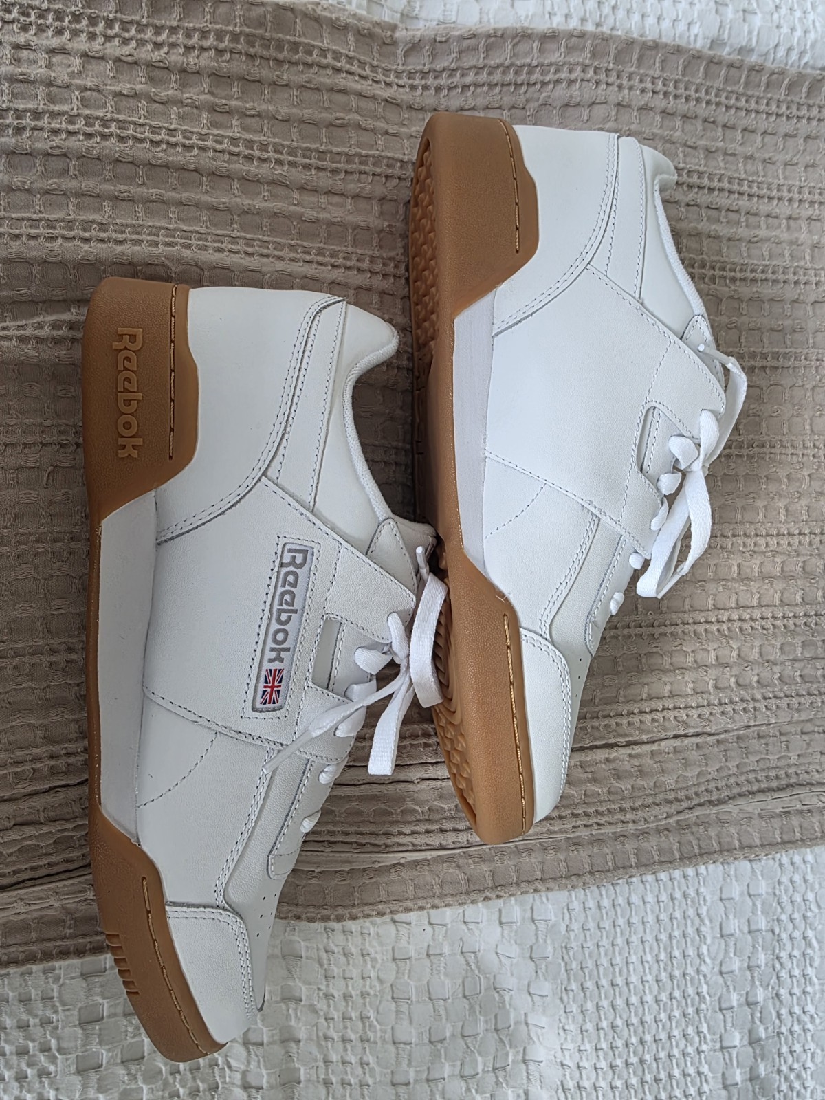 SAOLA Rebook Classics scarpe da ginnastica uomo bianche taglia UK 9 con suola in gomma nuove