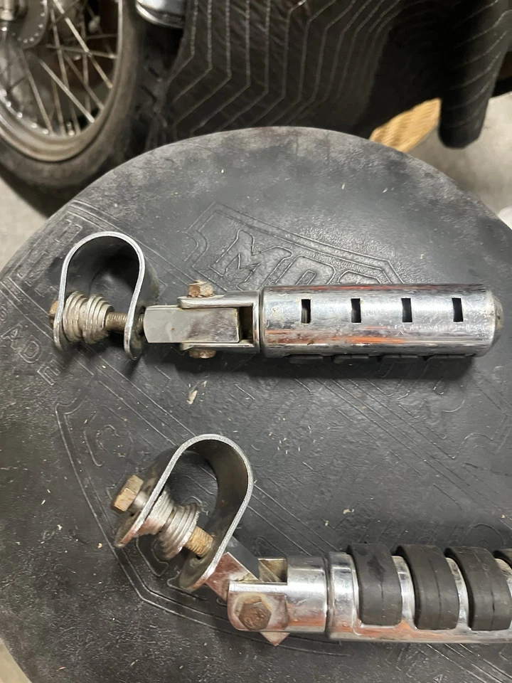 Clavijas y soportes para carretera KURYAKYN Harley cromados TOURING SOFTAIL DYNA FXR SPORTSTER Foto 3 de 4