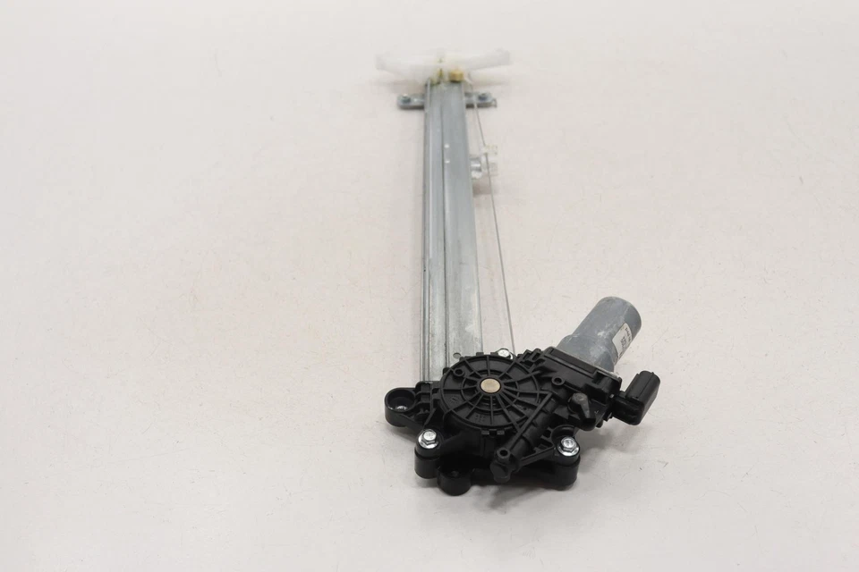 2016 - 2022 HONDA PILOT REAR RIGHT SIDE DOOR WINDOW REGULATOR W/ MOTOR OEM - Image 4 of 4