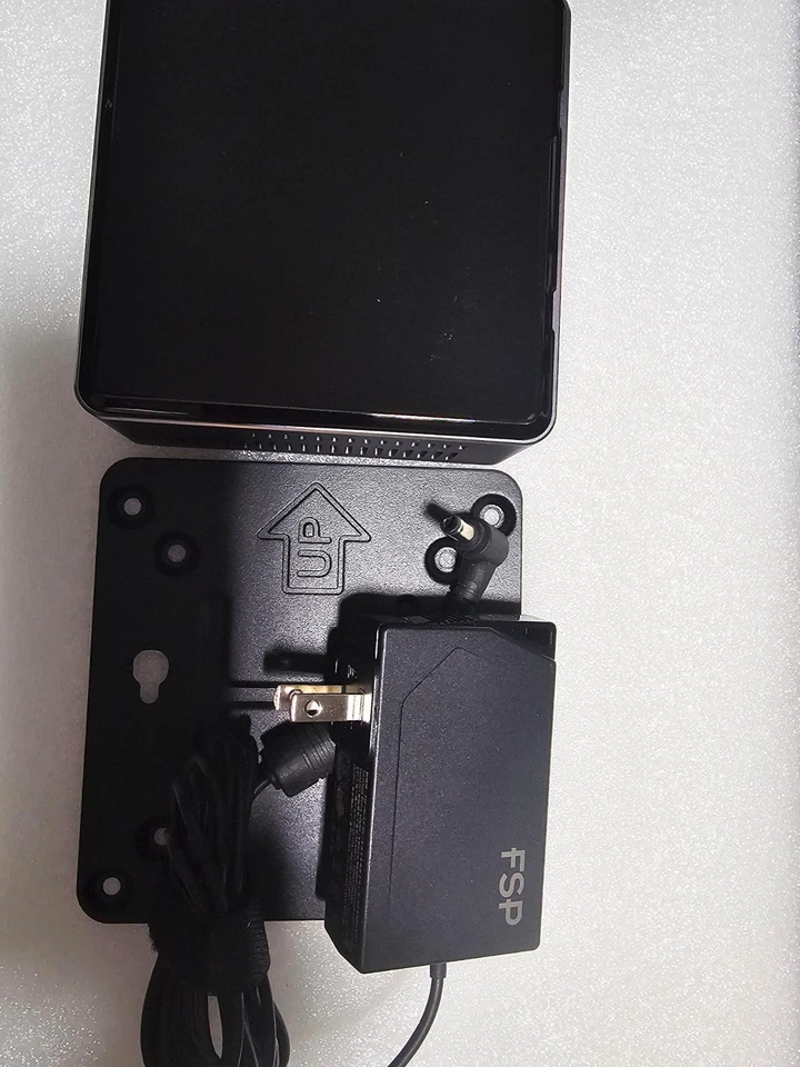 Intel NUC 7I5BNH BOXNUC7I5BNH 8GB MEM 250GB UNIDAD PWR ADPTR SOPORTE WIN10 PRO Foto 4 de 4