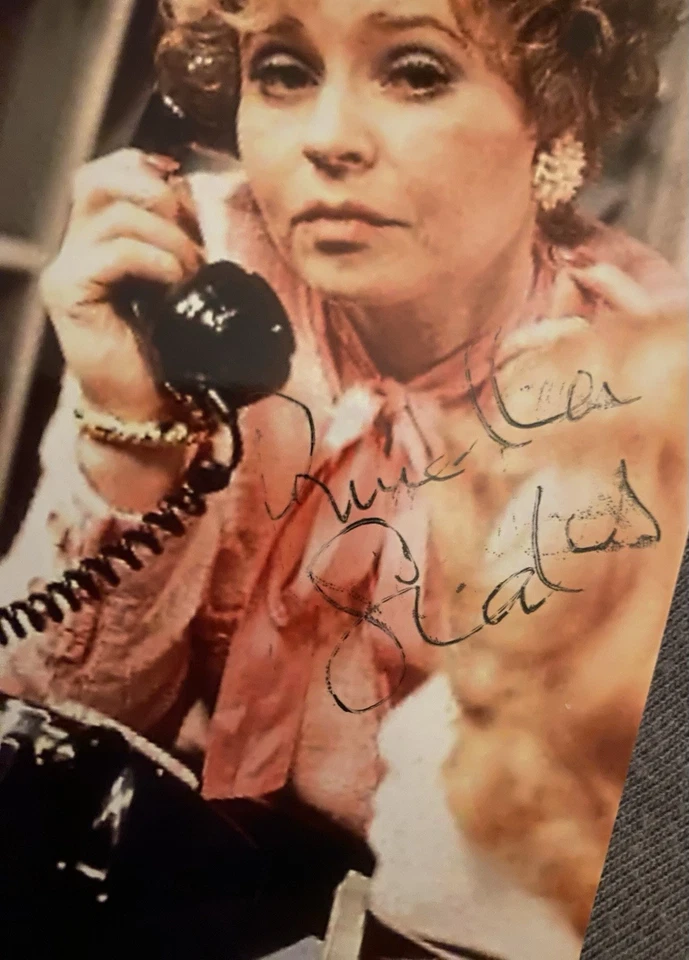 Prunella Scales Autogramm Fawlty Towers - Bild 2 von 2