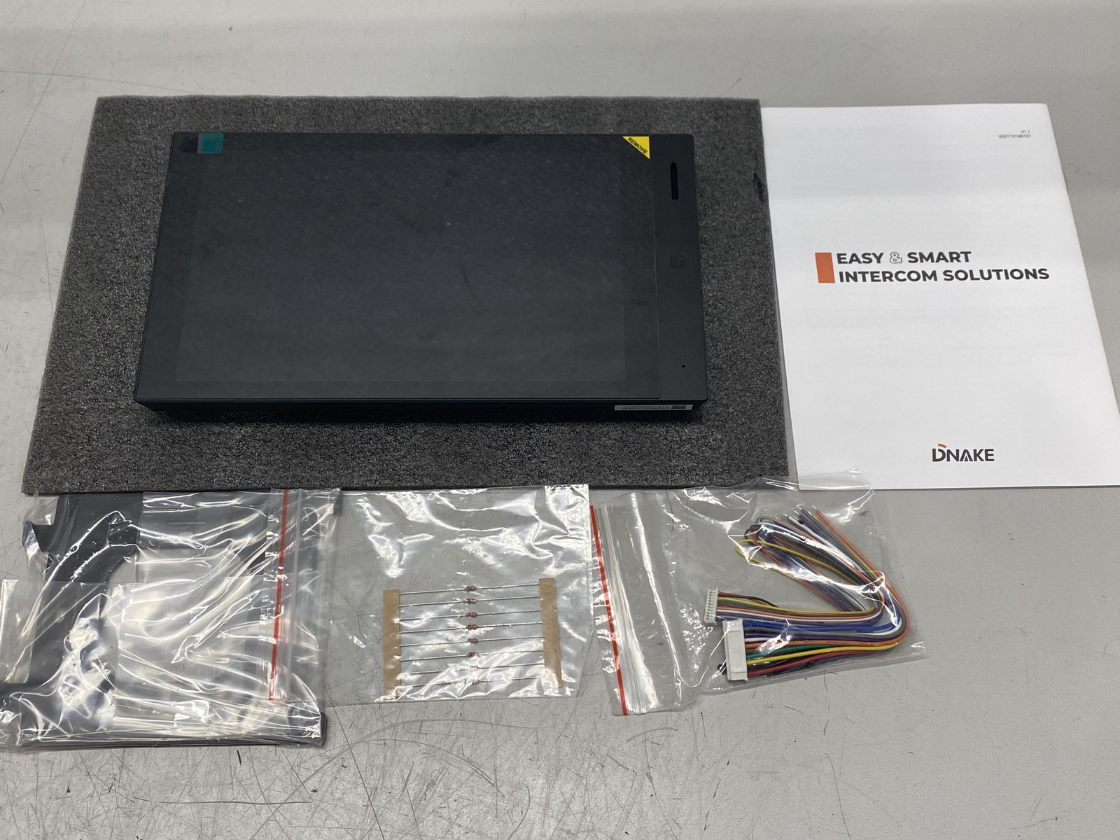 Dnake Wired Smart Wi-Fi Indoor 8" Touch Screen Security Monitor H616W