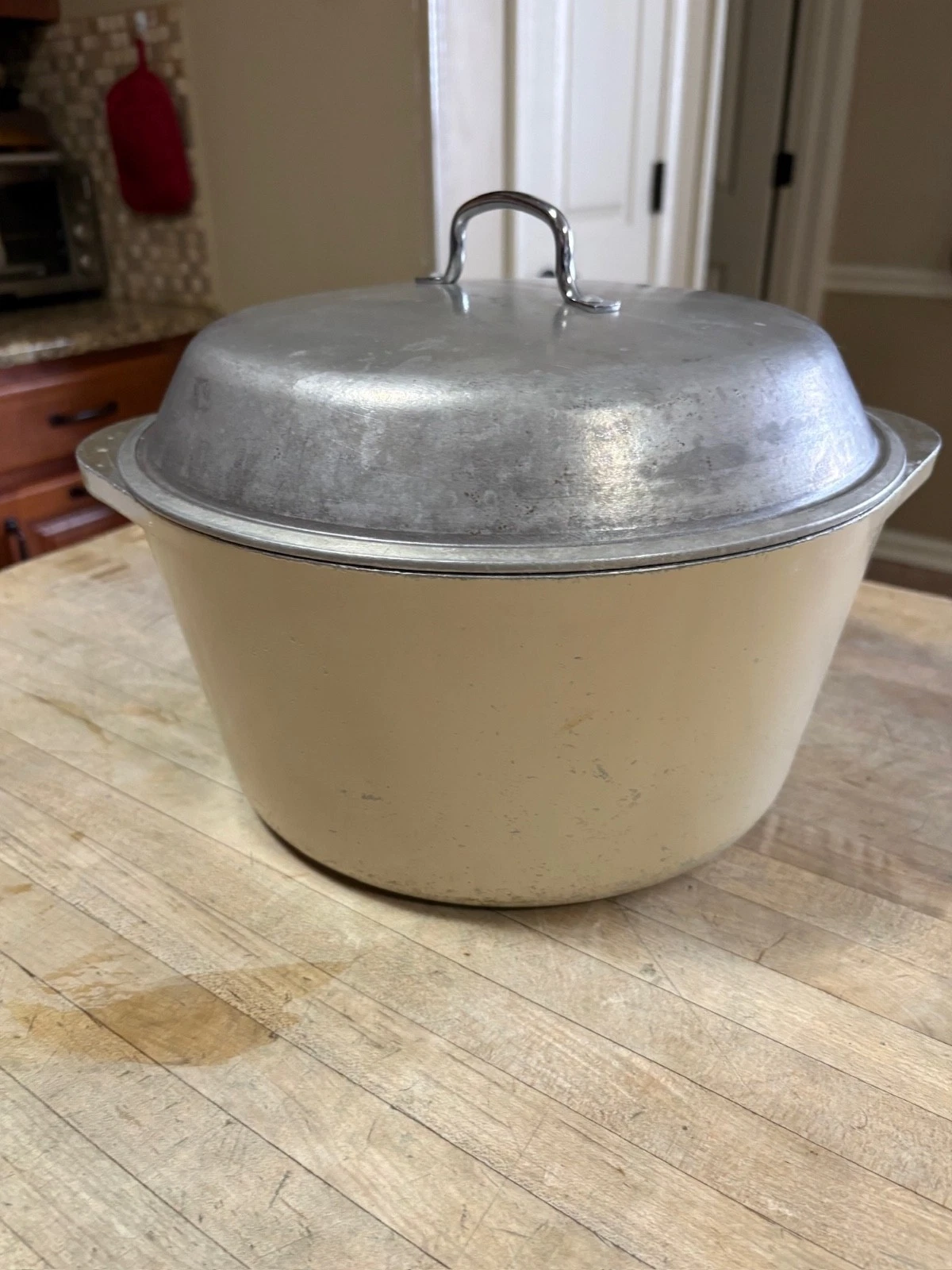 Vtg Club Stockpot 8 qt w/ Self Basting Lid Aluminum Sits Flat Dome Style Lid