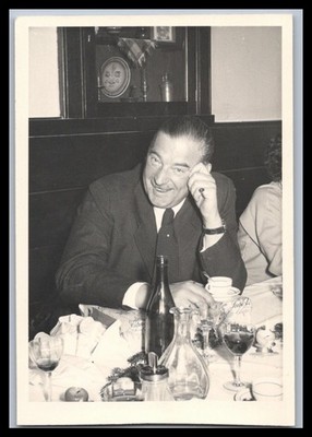 Ansichtskarte Mann mit Schnaps und Wein auf einer Feier - Graz