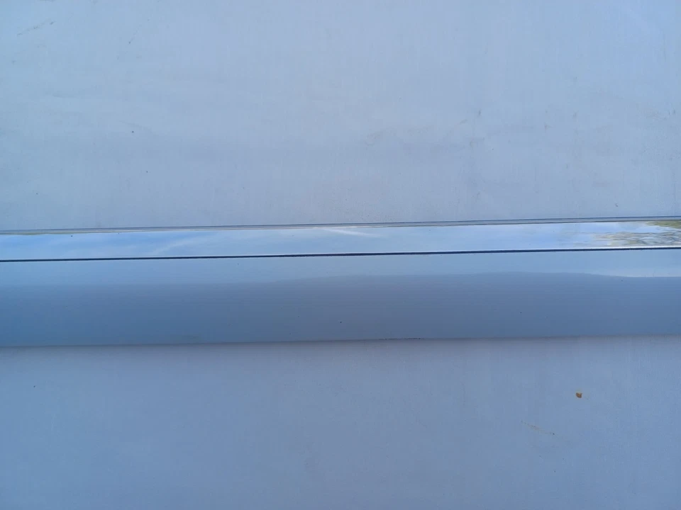 LEXUS HS 250H 2010-2012 PUERTA MOLDURA LADO PASAJERO DELANTERO USADO BLANCO ARAÑAZOS Foto 4 de 4