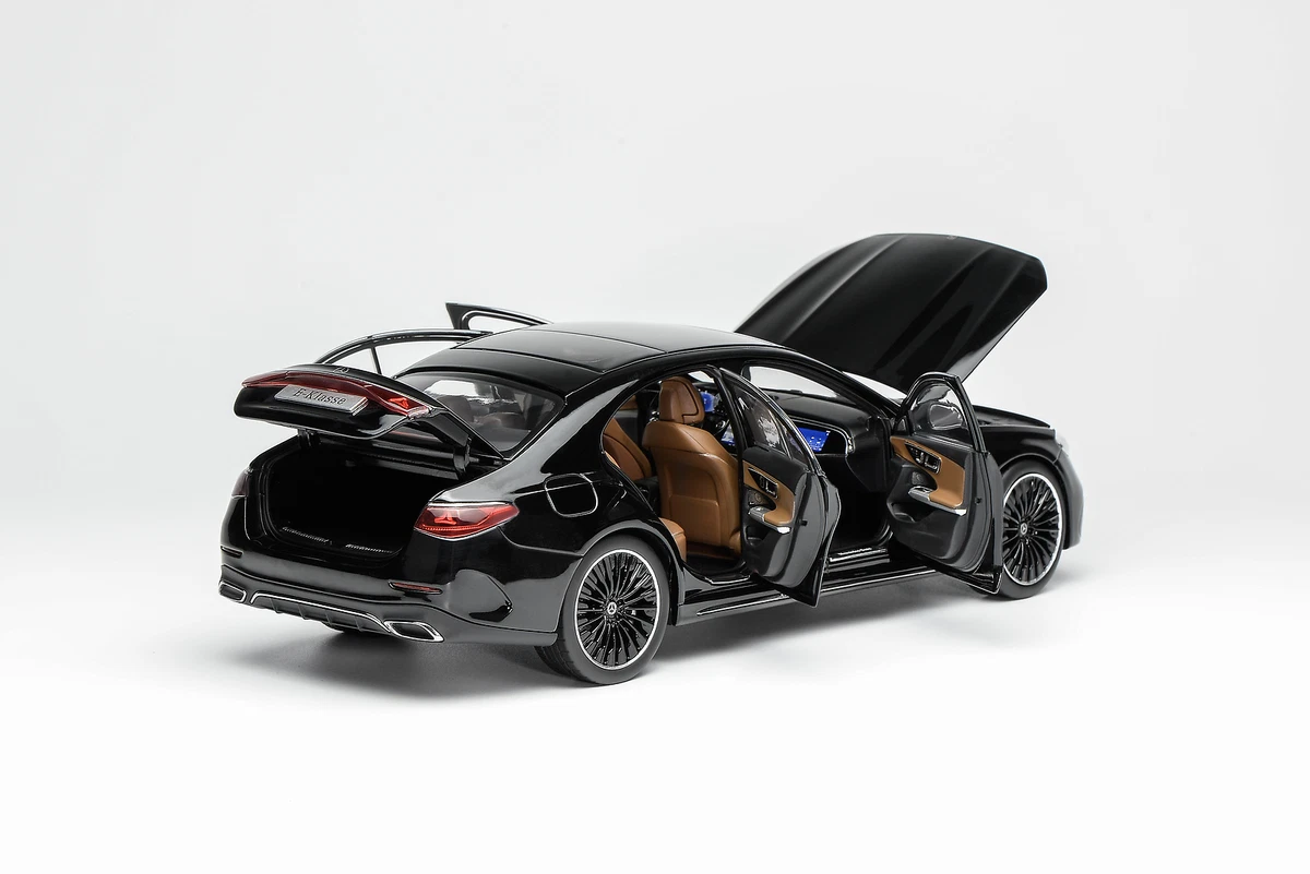 204-020 iScale 1/18 メルセデスベンツ E-Class NEW iScale - Mercedes Benz E Class - 1/18 Diecast - In Depth