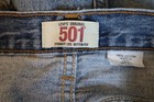 Levi's 501 Mens Straight Leg Jeans W32 L32 "Distressed" Light Wash buttons 32x32 — photo 4