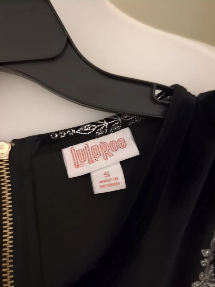 Lularoe Pequeño Elegante Vestido Amelia Negro Terciopelo Plateado Vestido de Vacaciones Foto 2 de 4