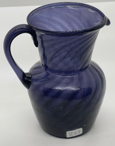 Scarce blown purple pitcher, swirled - Picture 5 of 13