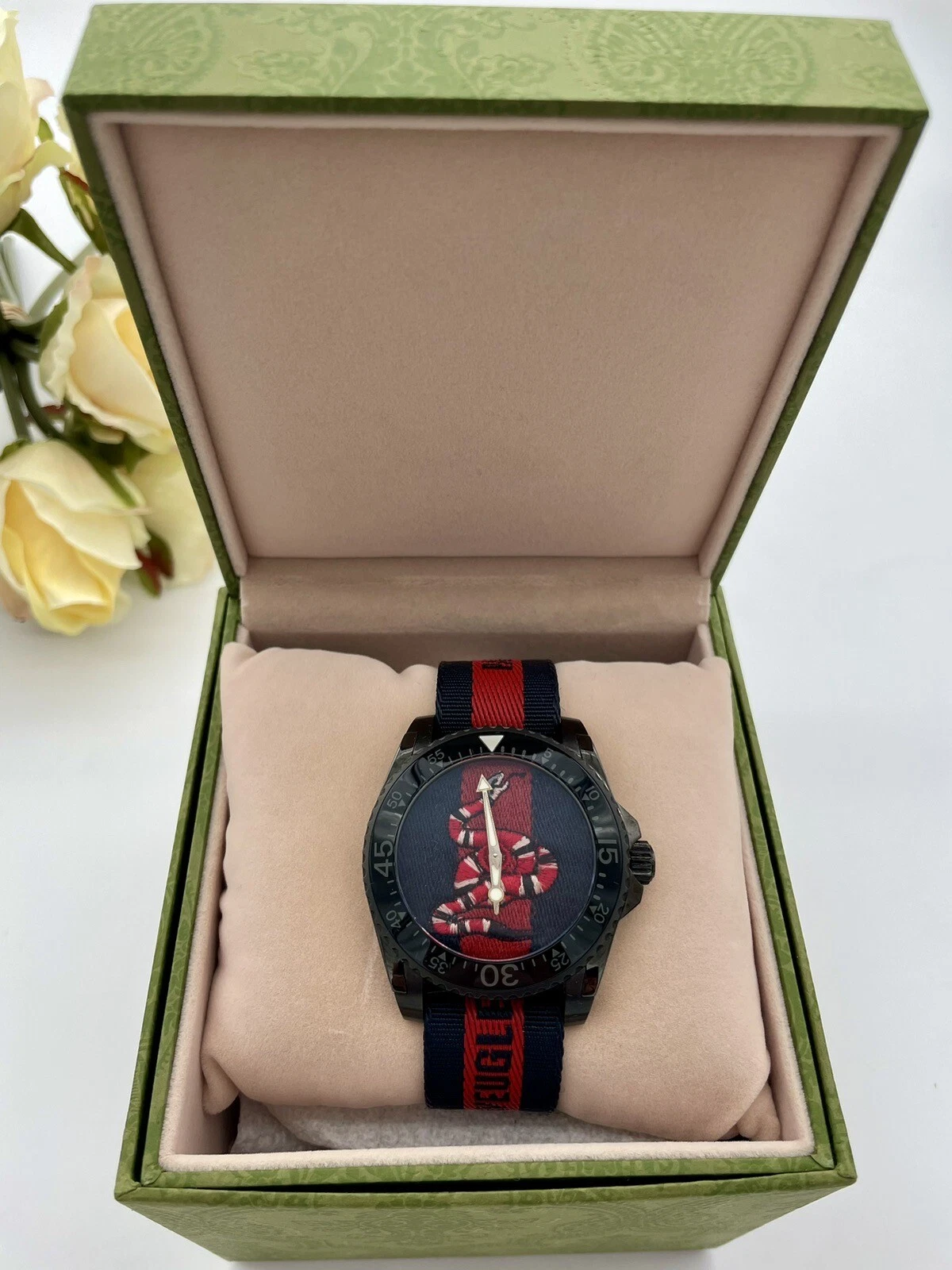Montre de plongée homme Gucci serpent intemporel brodée 45 mm