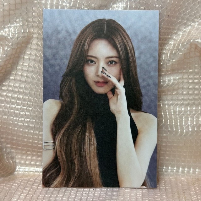 Yuna Official Neon Photocard Itzy Mini Album Cheshire Jyp Ent Kpop