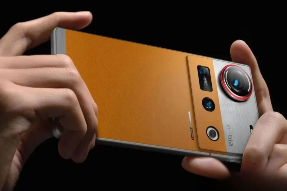 ZTE Nubia Z70S Ultra 5G 6,85 "AMOLED Snapdragon8Elite 6600mAh Telefon von FedEx - Bild 4 von 4