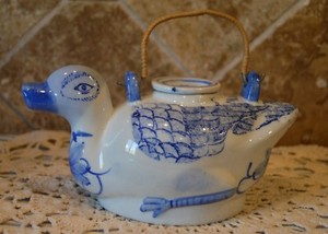 INTERESTING VINTAGE PORCELAIN DUCK TEAPOT~TEA BAG HOLDER~SEE BOTTOM FOR GIGGLE