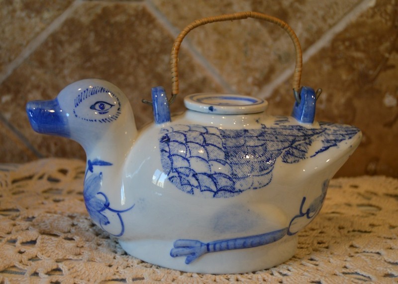 INTERESTING VINTAGE PORCELAIN DUCK TEAPOT~TEA BAG HOLDER~SEE BOTTOM FOR GIGGLE