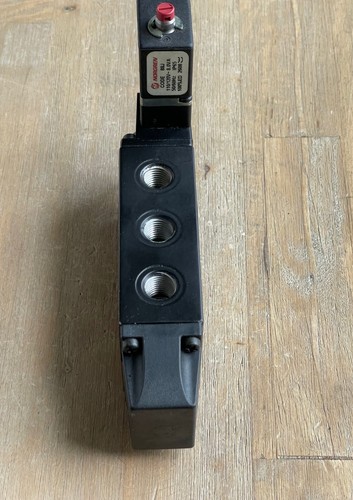 NORGREN K71DA00KS1K34 SOLENOID VALVE 150PSI - Picture 3 of 7