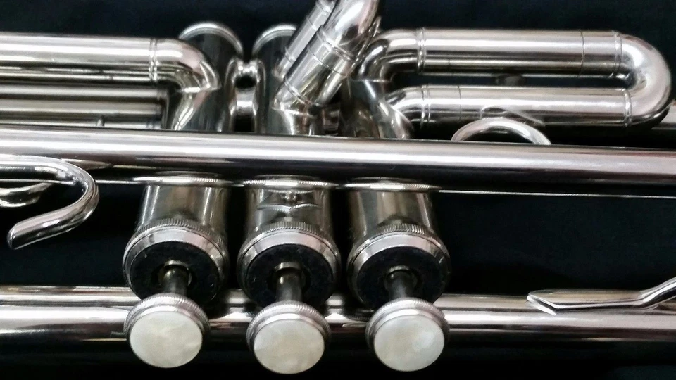 Bb TRUMPET-NEW MIDDLE/HIGH SCHOOL STUDENT SILVER MARCHING BAND TRUMPETS - Image 4 of 4