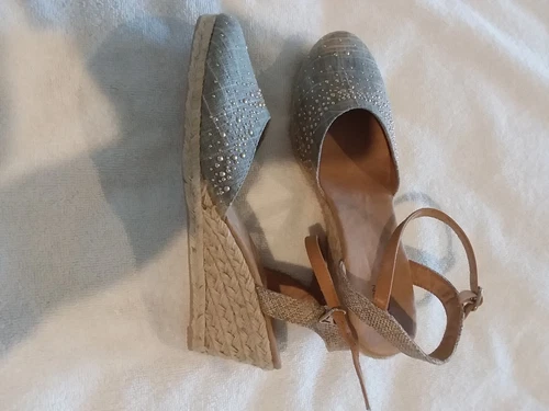 CANYON RIVER BLUES BEADED/JUTE TRIM ESPADRILLES 2.5" WEDGE HEEL 9M NEVER WORN!