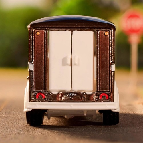 Matchbox Tootsie Roll Divco camion latte 2023 - Foto 9 di 9