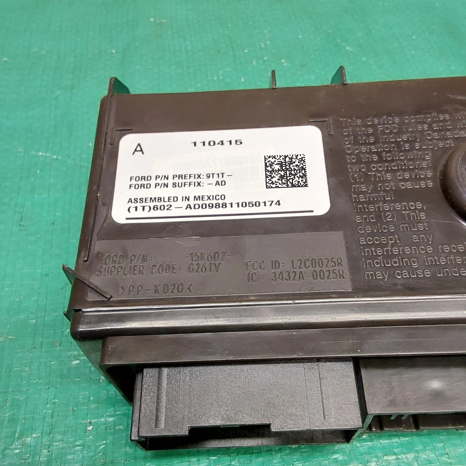 Módulo de control de presión de neumáticos Ford Fiesta 2010-2013 TPMS OEM 9T1T-15K602-AD Foto 4 de 4