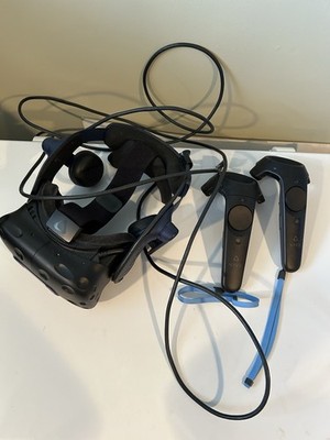 HTC VIVE PRO 2 FULL KIT + BASE STATIONS: Everything is in great condition!
