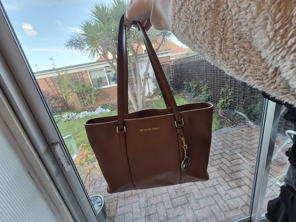 Michael Kors Jet Set Travel Brown Saffiano Large Zip Tote MK Charm, photo 2 of 5