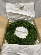 Fig Dove 24" Round Boxwood Wreath, Green