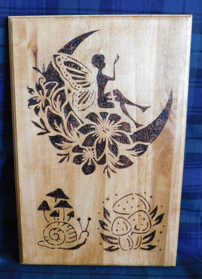 Schöne handgefertigte Pyrograph Fee und Pilze Fantasie Plakette