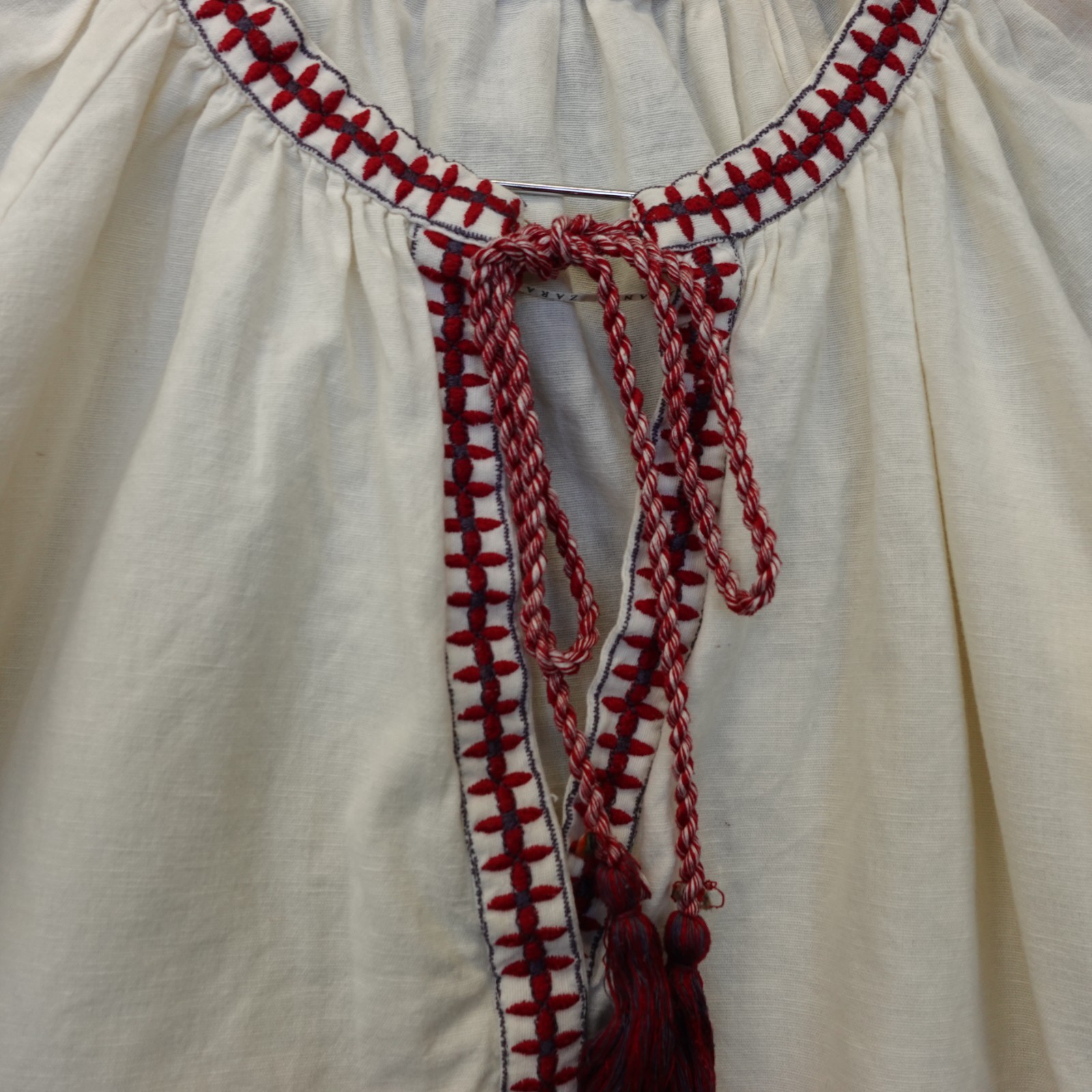 Peasant Linen Blouse Womens MEDIUM Cream Red Floral Embroidered Boho Folk ZARA thumbnail 8