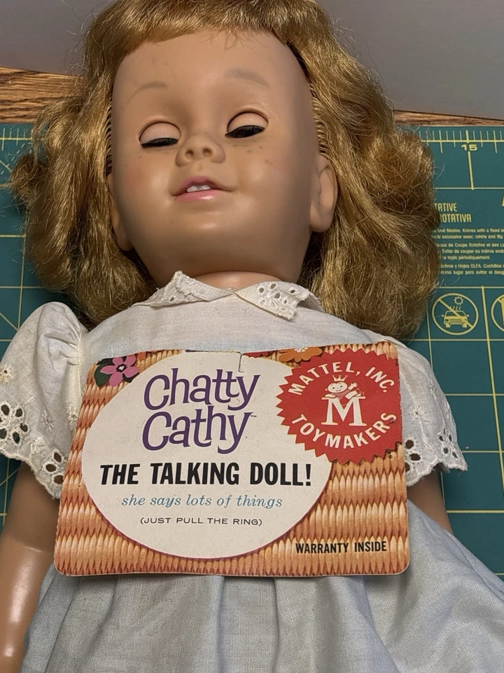 Muñeca Mattel Chatty Cathy 1960 con tarjeta de garantía original Foto 2 de 4