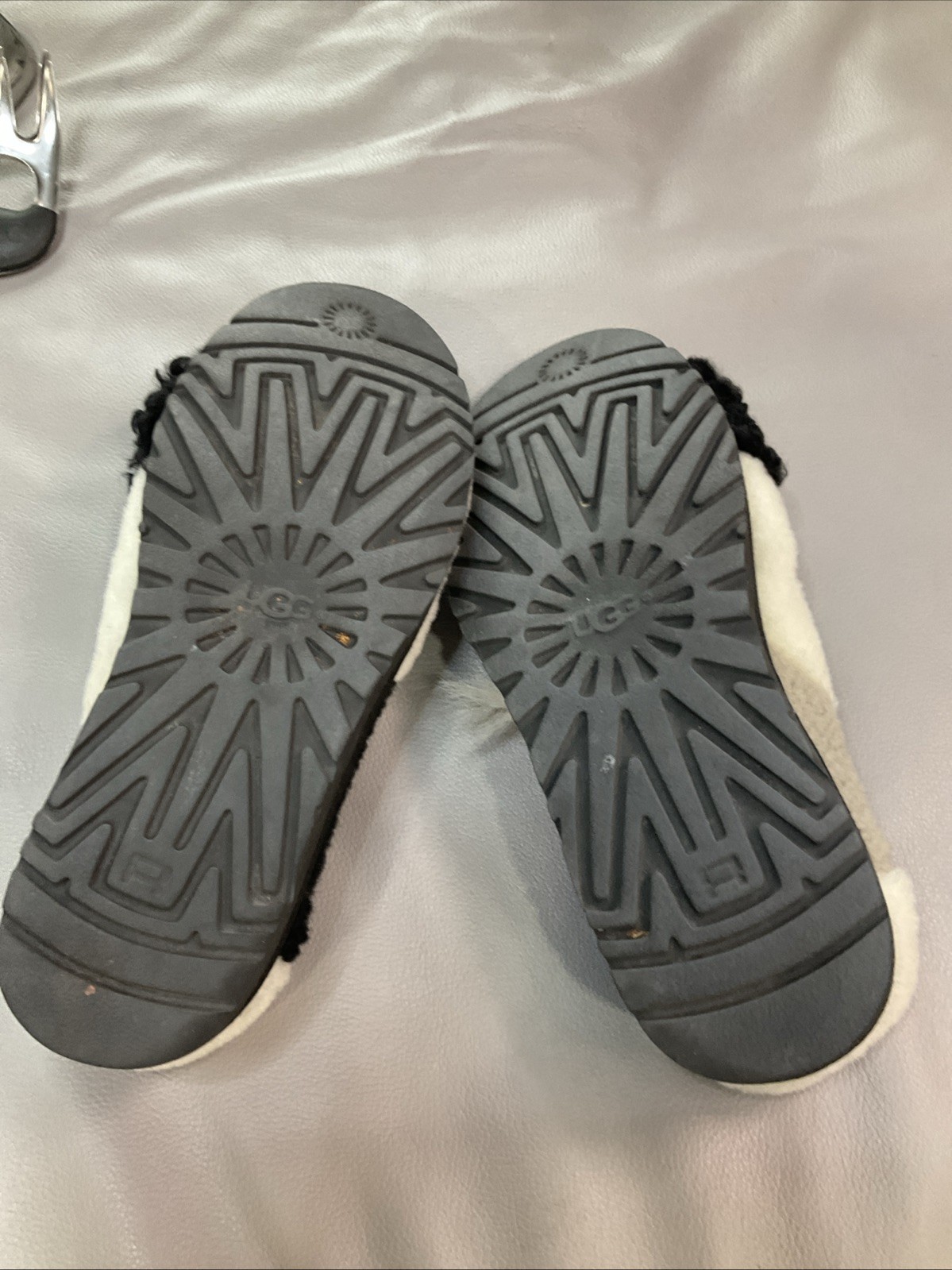 ugg patchwork Fluff Slide White/ Black Size 10 Wo… - image 5