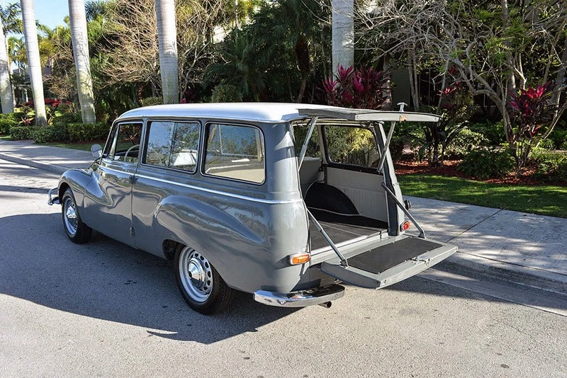 The rare wagon version of the 1000 features a split tailgate.