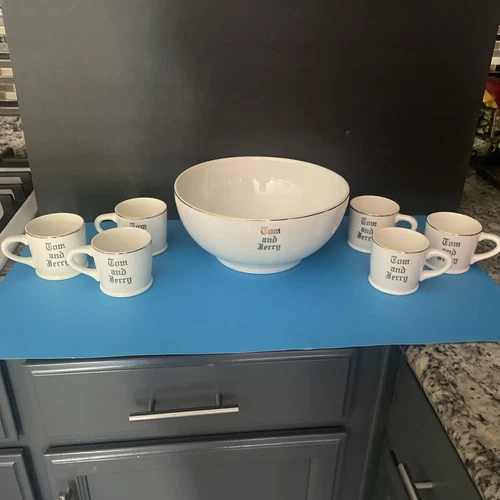 VTG Tom And Jerry Large Bowl And Six Mugs..RARE!