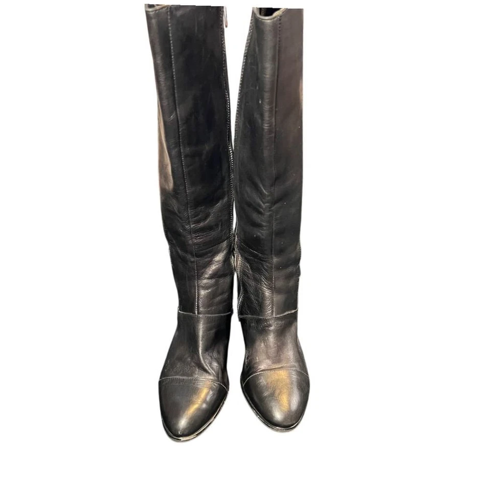 Botas de montar Ellen Tracy de cuero negro con panel elástico y detalle de hebilla-talla 7,5 Foto 2 de 4