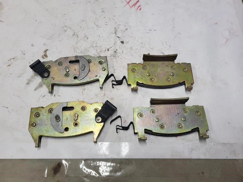 NUEVAS pastillas de freno delanteras para Chevrolet Chevette y Pontiac T1000 1976-1982 Foto 2 de 2