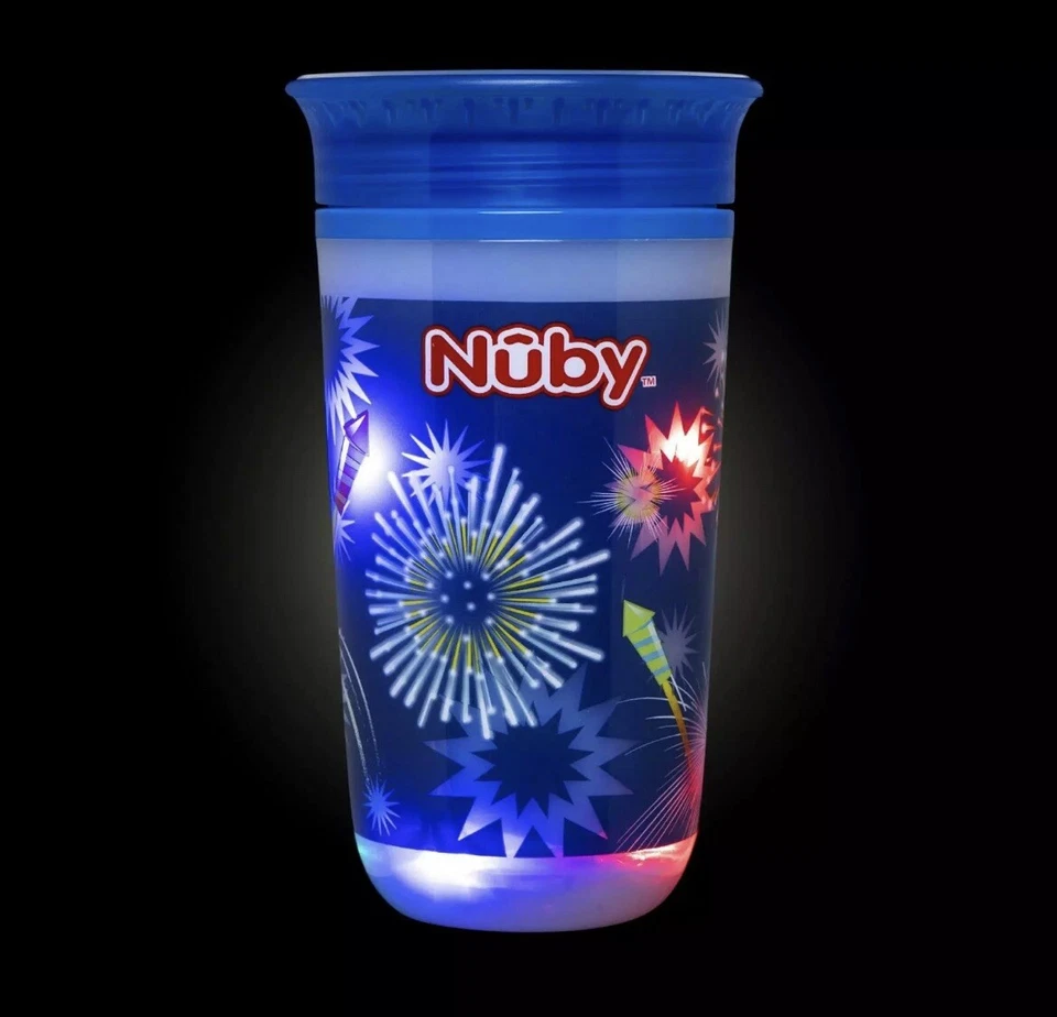 Nuby 10 OZ Taza iluminada 360 Wonder Fireworks aislada Foto 2 de 3