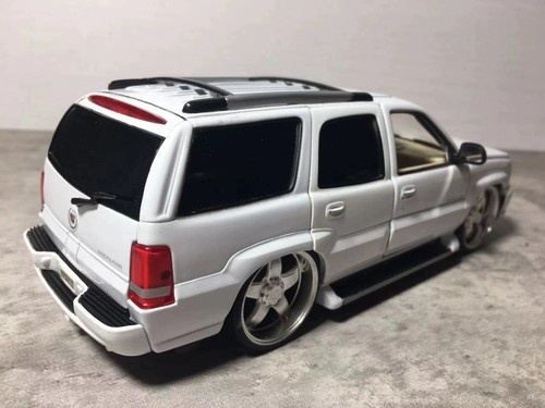 2002 Welly 1:24 Cadillac ESCALADE Vintage Die-Cast Car Model Collectible Rare - Picture 2 of 7