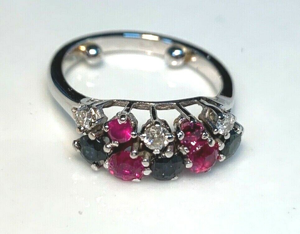 Bague Cocktail Or 18 Carats - Sertie De Rubis, Saphirs Et Diamants (0.15 Ct), Or Blanc, 4.60g, Occasion