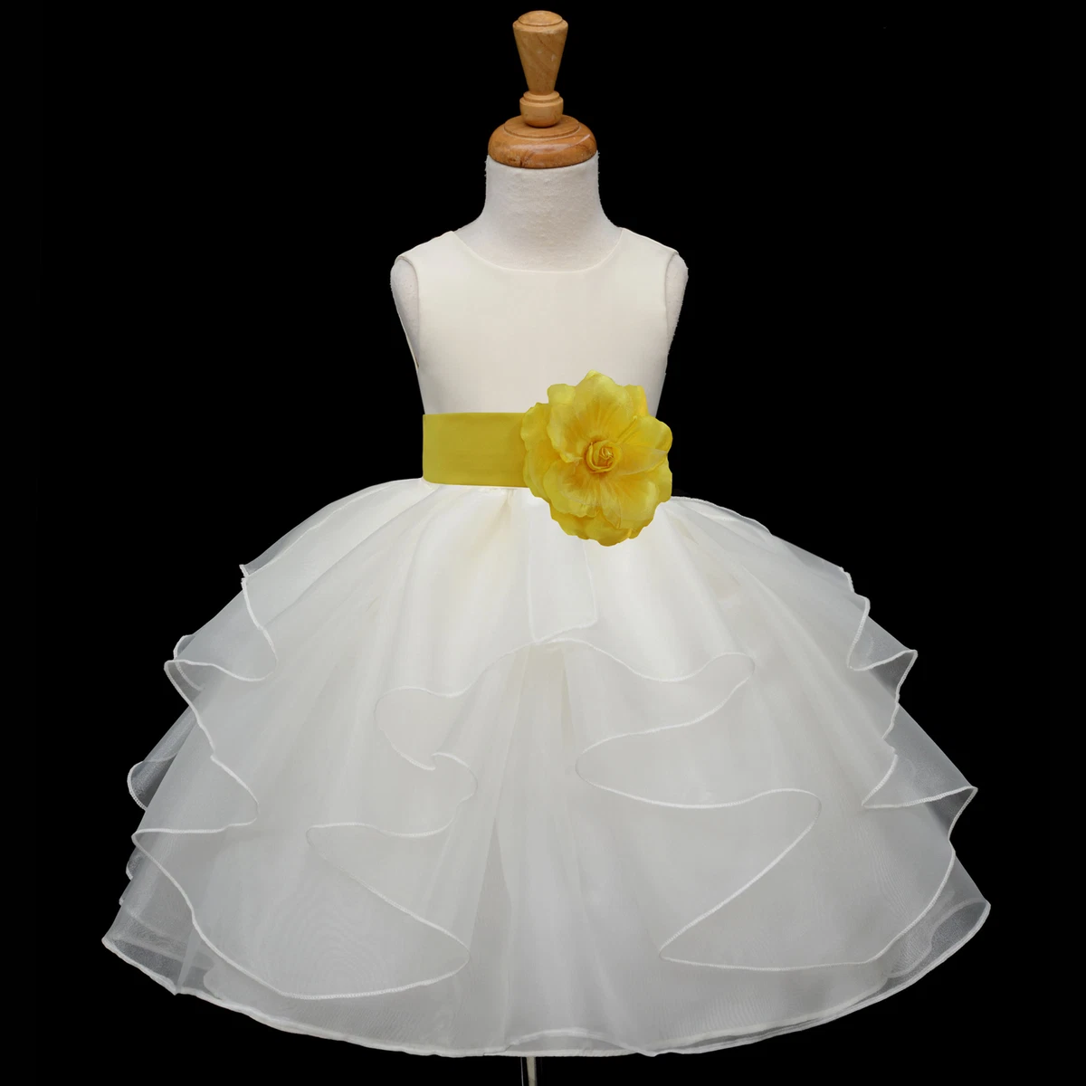 green emerald velvet dress Amazon.com: Vestidos de tul para niña de flores para boda, vestido de fiesta  de cumpleaños para niños, vestido de princesa de encaje con cuentas, Verde  esmeralda : Ropa, Zapatos y Joyería main image 0