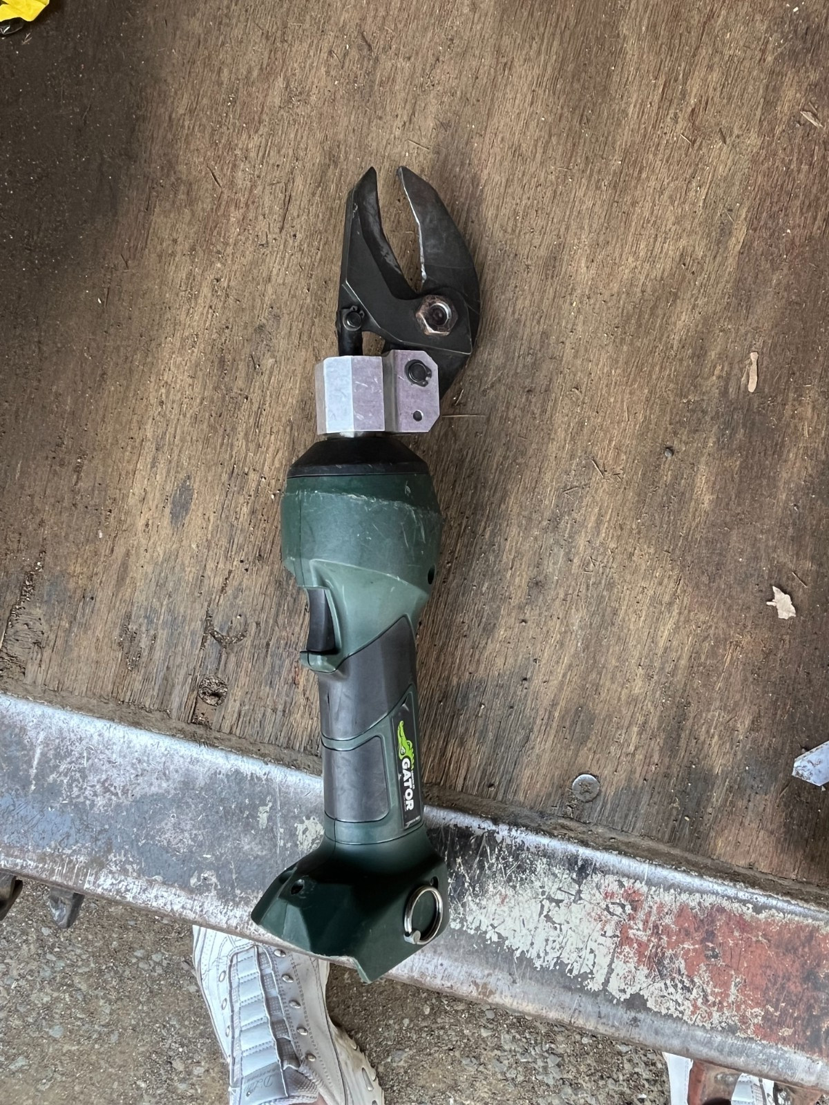 Greenlee gator cable cutter ES 32 X