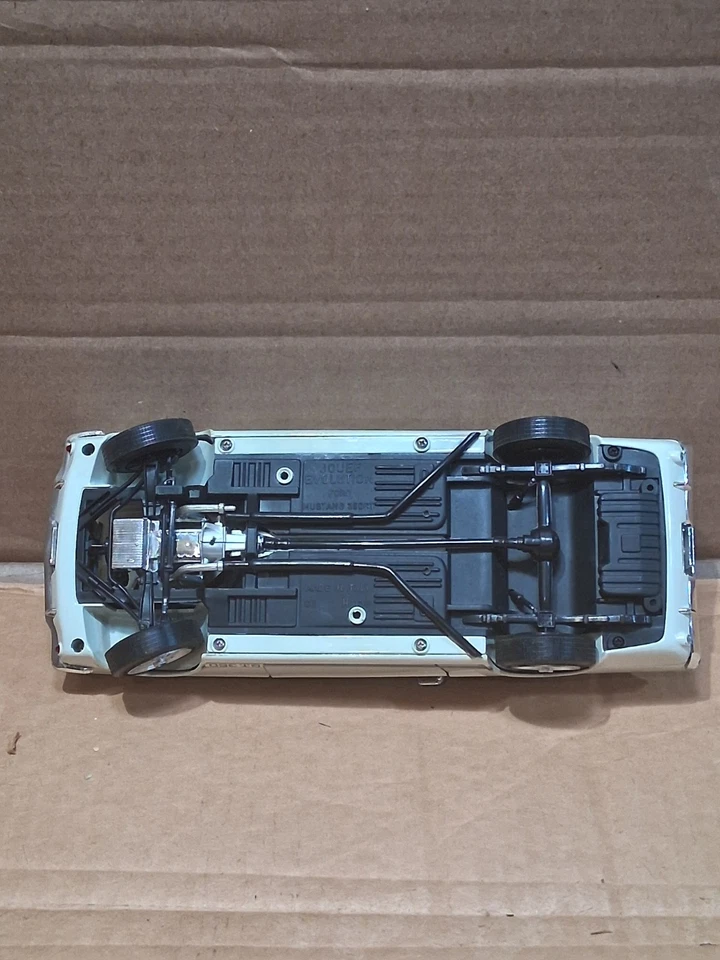 Jouef Evolution 1:18 Scale White 1965 Ford Mustang GT 350 - Image 3 of 4