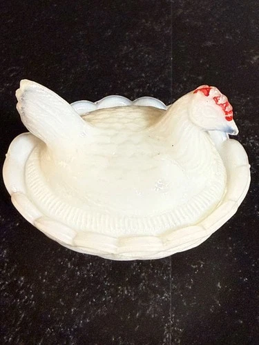 Vintage Westmoreland Milk Glass Mini Hen on Nest Salt Dip Red Comb 2”