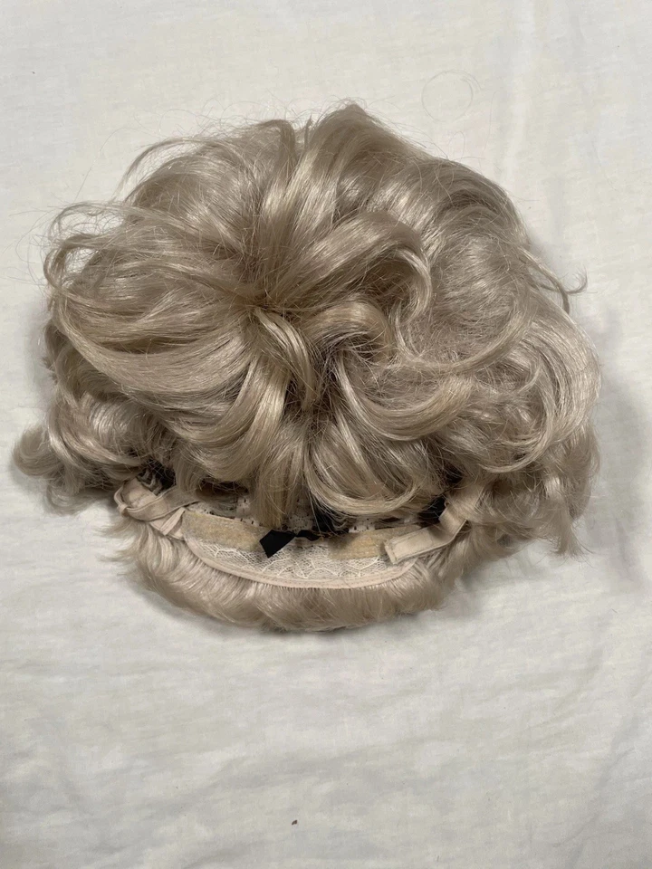 Halloween Old Lady Wig Costume 3x Grey Hair Granny Costume + 1 Hairpiece - Image 4 of 4