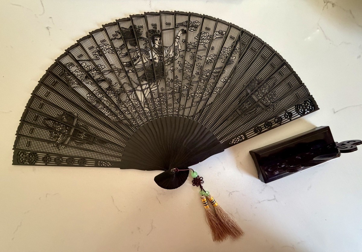 fuchanページ Antique China Wangxingji Sandalwood Black Fan w/ Stand & Display