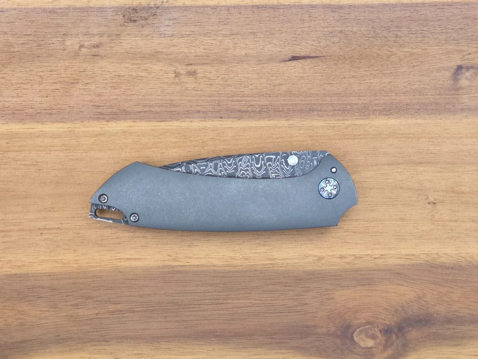 Melvin Lozado - Hoja Personalizada Apolo Damasco Mango Titanio Acentos Timasco  Foto 4 de 4