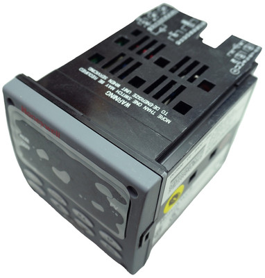 Honeywell UDC2500 Controller - DC2500-C0-0A00-200-00000-E00-0