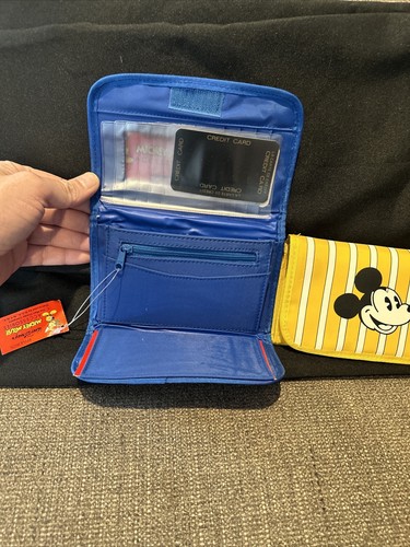 2 monederos monederos de chequera triplegables azules y amarillos Mickey Mouse de colección nuevos - Imagen 4 de 16